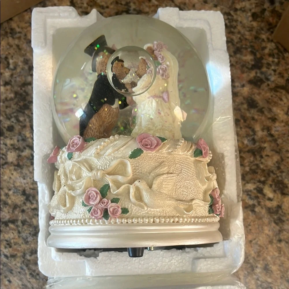 Vintage Wedding Snow Globe AVON New in box
